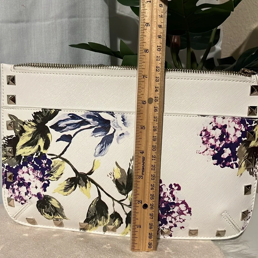 White House Black Market White Floral Studded Wristlet- No Tags but Never Used! - Picture 6 of 9
